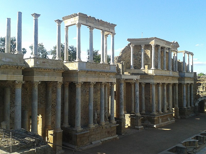 File:Mérida Spain. teatro romano.jpg