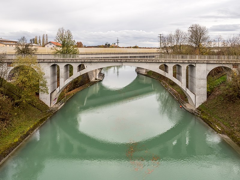 File:Mühldorf Innwerkkanal Brücke 220782.jpg