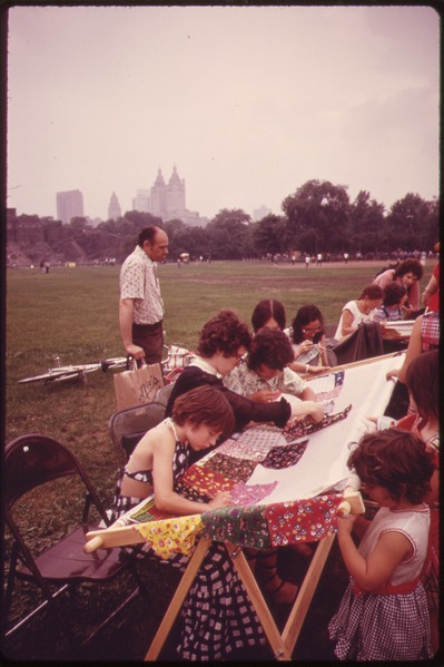 File:MIDSUMMER EVENING QUILTING IN CENTRAL PARK, SPONSORED BY THE NEW YORK PARKS ADMINISTRATION DEPARTMENT OF CULTURAL... - NARA - 551677.tif