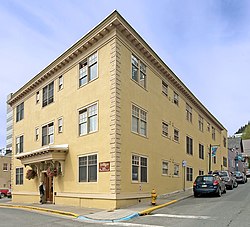 Mackinnon apartments.jpg