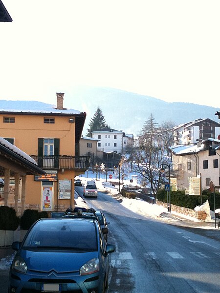 File:Main street Fai della Paganella.JPG