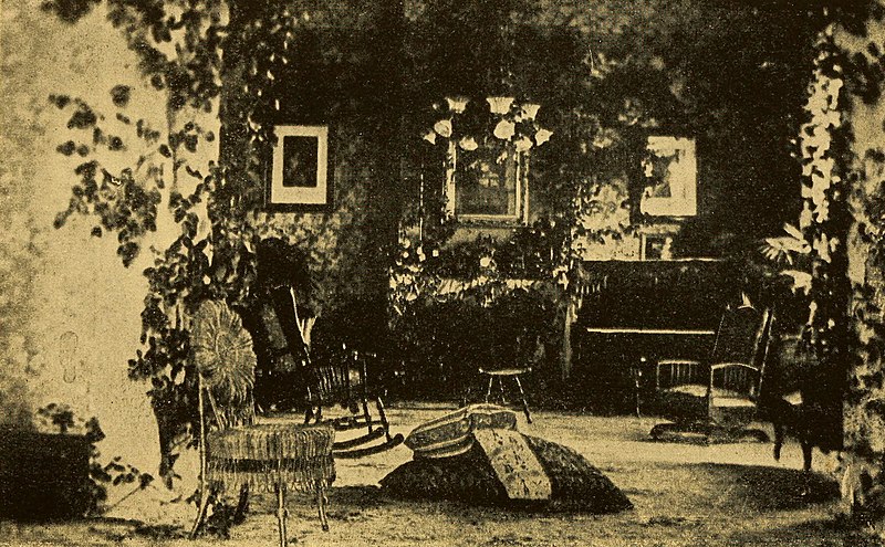 File:Mansion parlor - Texas governors' wives (IA texasgovernorswi00jack) (page 130 crop).jpg