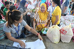 Internally displaced persons (IDPs) from Marawi staying in Iligan Marawi crisis evacuees in Iligan.jpg