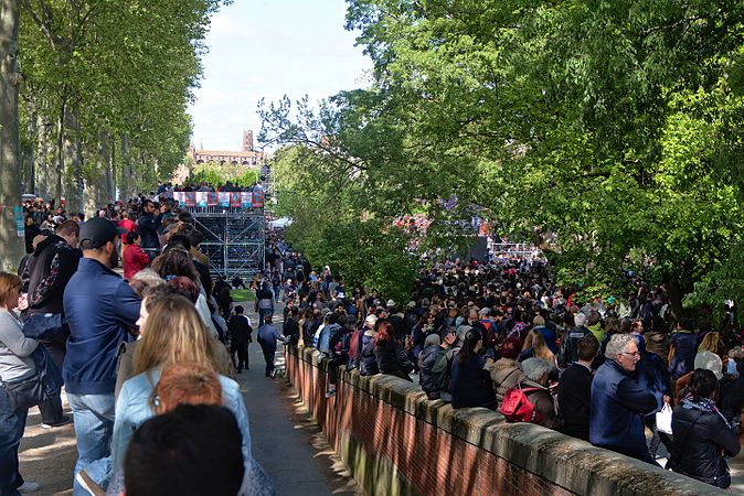 Français : Meeting politique de Jean-Luc Mélenchon à la prairie des Filtres de Toulouse, le 16 avril 2017. English: Political meeting of Jean-Luc Mélenchon in Toulouse, on 16 April 2017.