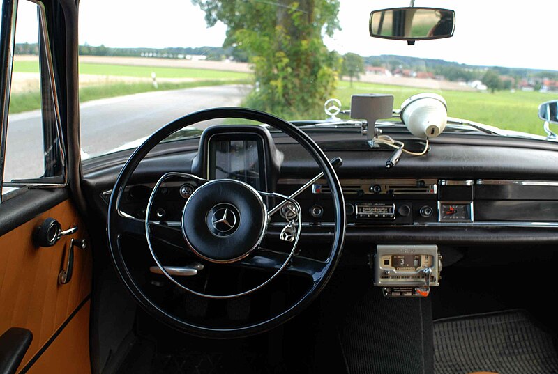 File:Mercedes190Dc 1965 Taxi.jpg