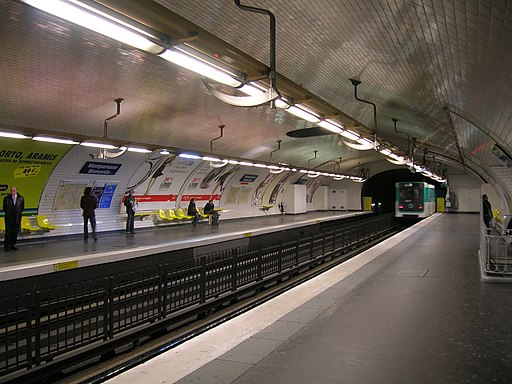 Metro 4 quais Montparnasse