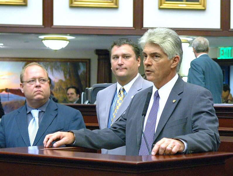 File:Michael Grant makes remarks at the well on the House floor.jpg