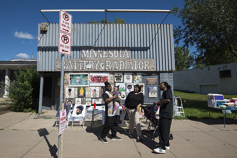 File:Minnesota Battery & Radiator on West Broadway (28965707064).jpg