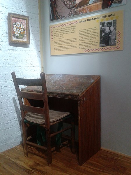 File:Minnie Reinhardt's desk.jpg