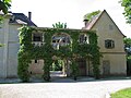 Begrüntes Tor zum Museum Schloss Tiefurt