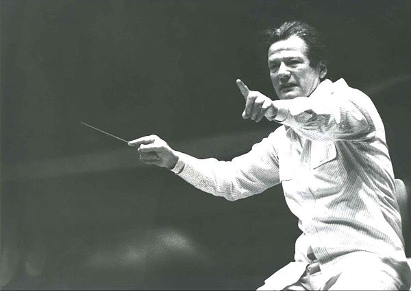 Marriner conducting in the 1980s