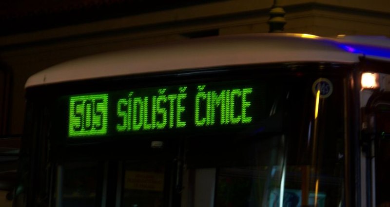 File:Noční autobus 505, čelní označení.jpg