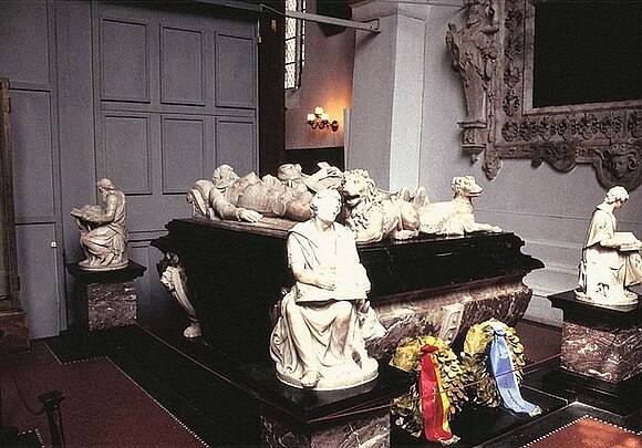 Cornelis Floris: Herlufsholm Kirke i Danmark. Gravkor, sarkofag for Herluf Trolle og Birgitte Gøye