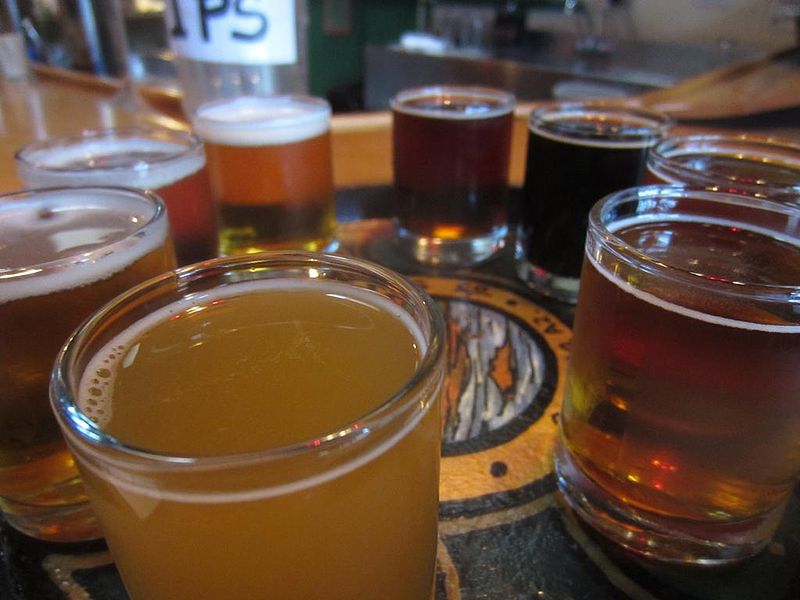 File:Oak Creek Brewery Sedona.jpg