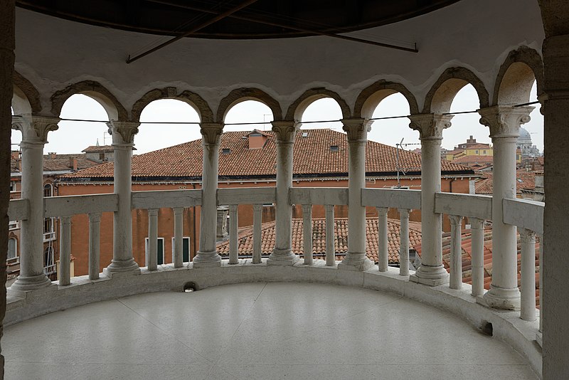 File:Palazzo Contarini del Bovolo Venezia.jpg