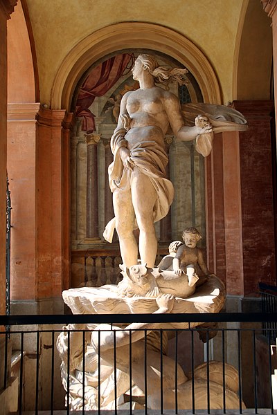 File:Palazzo Ducale (Sassuolo), statua della facciata 07.jpg