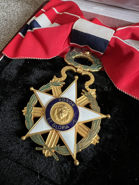 File:Paraguay Order of Merit Grand Cross badge (obverse).png
