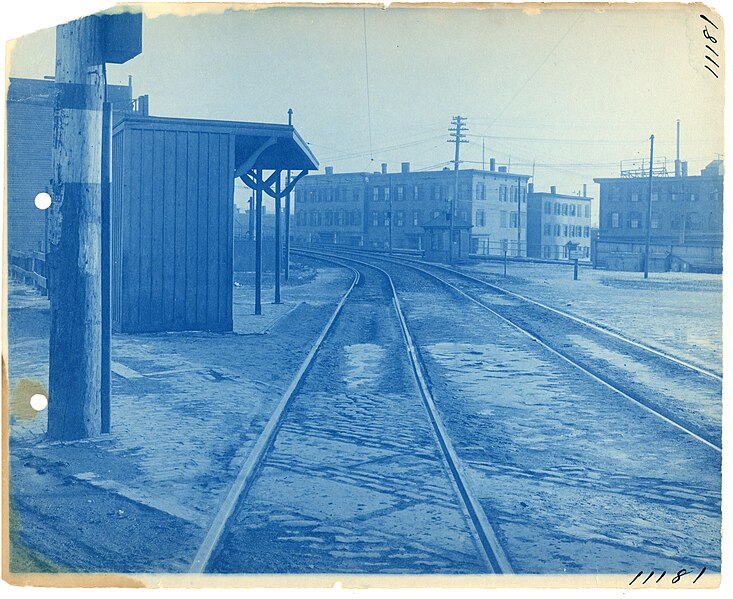 File:Passenger shelter at Lechmere Square, January 1915.jpg