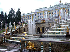Pietarhovin suihkulähdekaskadi ja Suuri palatsi