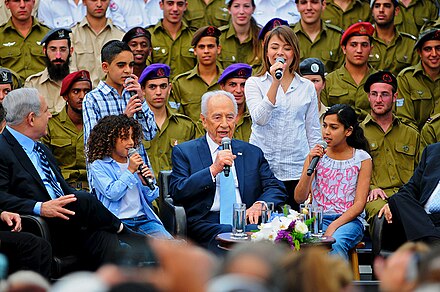 Benjamin Netanyahu and Shimon Peres at the Israeli Independence Day celebration