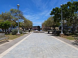 Het plein Plaza Pública Gobernador Luis Muñoz Marín in Camuy