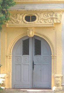 Porte du château de Rémelange.