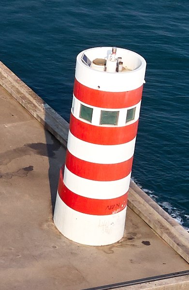 File:Porto Lighthouse (37008853761) (cropped2).jpg