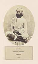 Photograph of a Hindu Khatri man of Lahore c. 1859-1869 Portret van een onbekende handelaar uit Lahore Khatris. Hindoo traders. Lahore (titel op object), RP-F-2001-7-1122D-51.jpg