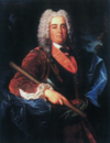 Retrato de um jovem de couraça, com uma peruca empoada. Segura um bastão numa mão, e tem a outra mão na anca.
