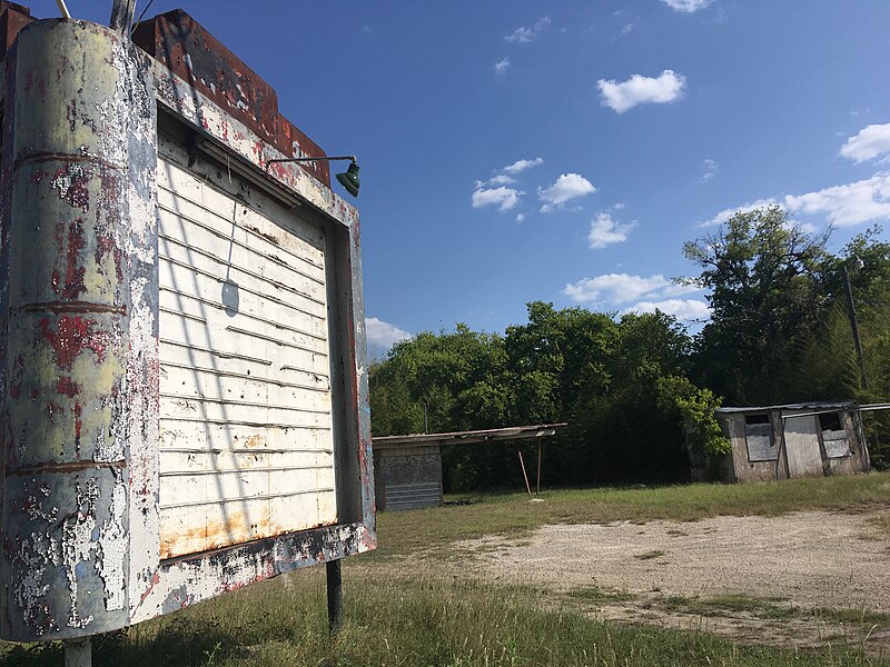 File:Rotting Car Lot Schertz TX 02.jpg