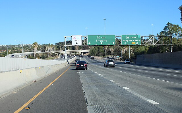 Eastbound SR 91 at SR 55 (right) and 91 Express Lanes (left) in June 2022