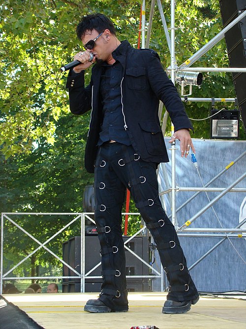 Roy Khan was the lead vocalist in Kamelot from 1998 to 2011