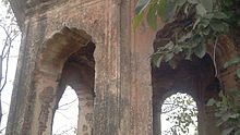 Ruins of pavilion at Mehram nagar near IGI Terminal-1. Ruins of pavilion near Mahram nagar or IGI Airport.jpg