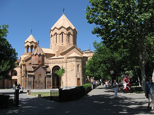Церковь в ереване. Церковь Святой Анны Армения. Церковь Святой Анны храм Ереван. Церковь Святой Марии в Ереване.