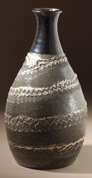 File:Sake Bottle (tokkuri) with White Slip Trail LACMA M.2003.199.1.jpg