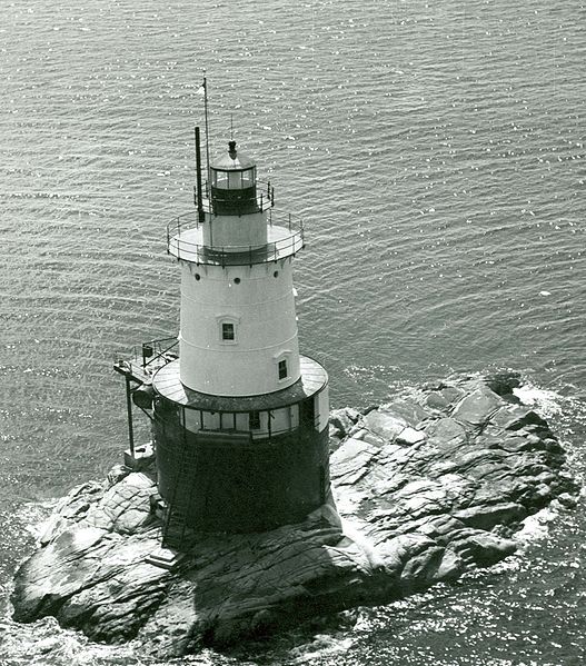 File:Sakonnet Lighthouse RI 2.jpg