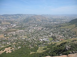 由主教峰（Bishop Peak）眺望聖路易斯-奧比斯波市