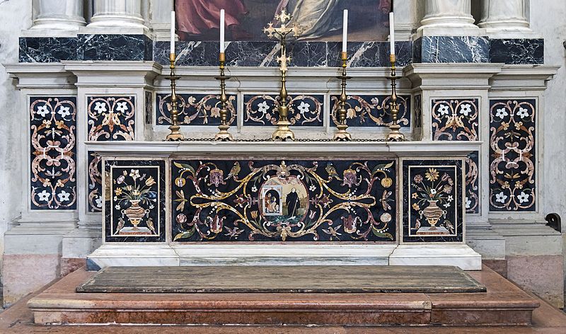 File:Santa Giustina (Padua) - Left nave – Chapel of St. James the Less – Altar in polychrome stones.jpg