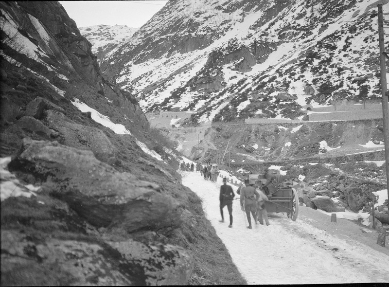 File:Schnee auf Gotthardstrasse wird planiert - CH-BAR - 3241098.tif