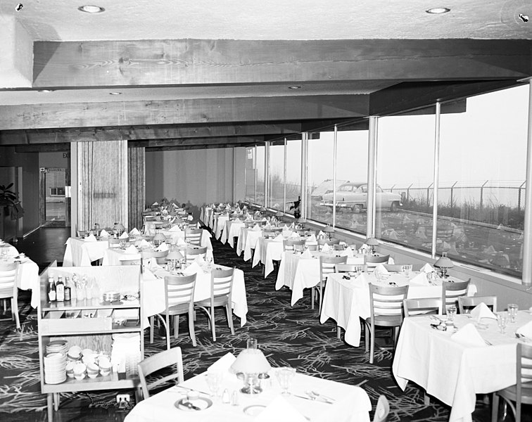 File:Seattle - Les Teagle's Restaurant, 1954 (35195234563).jpg