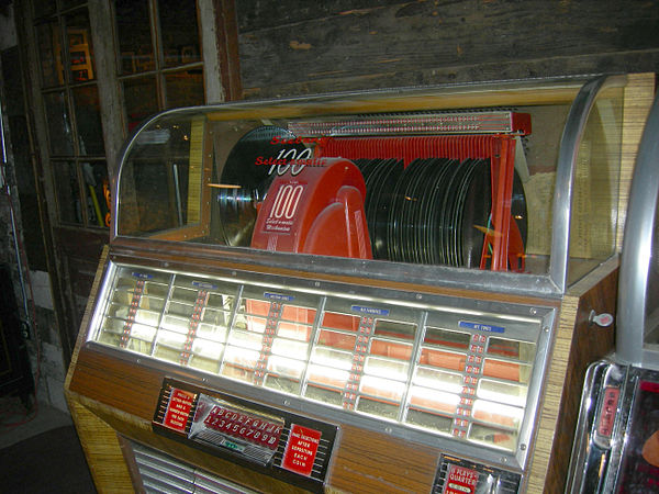 Seeburg Select-o-matic jukebox, which handles up to 50 records (1949)