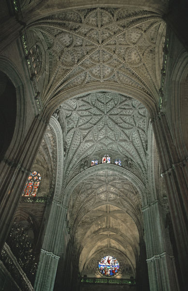 File:Sevilla kathedrale innenansicht.jpg