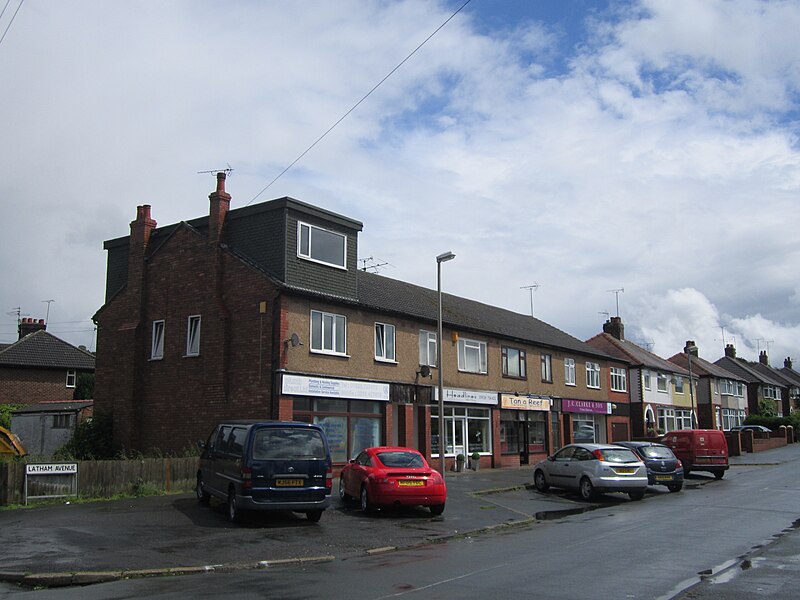 File:Shops on Latham Avenue, Helsby (2).JPG