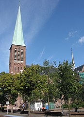 Sint-Bonifatiuskerk (1897), met zijn hoge kerktoren