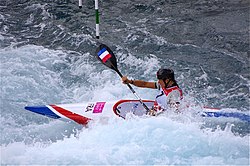 Slalom kanoeda eshkak eshish-2012 Olimpiadasi W K1 FRA Emilie Fer.jpg