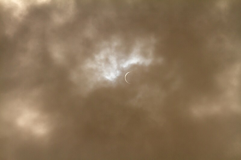 File:Solar eclipse IMG 8202 (49277682052).jpg