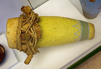 Haitian Vodou ceremonial drum / Tambor ceremonial vudú haitiano.