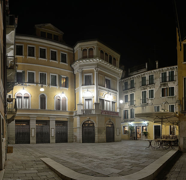 File:Teatro Malibran di notte Venezia 2.jpg