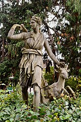 Teddington, Grove Gardens, Diana statue (1).jpg