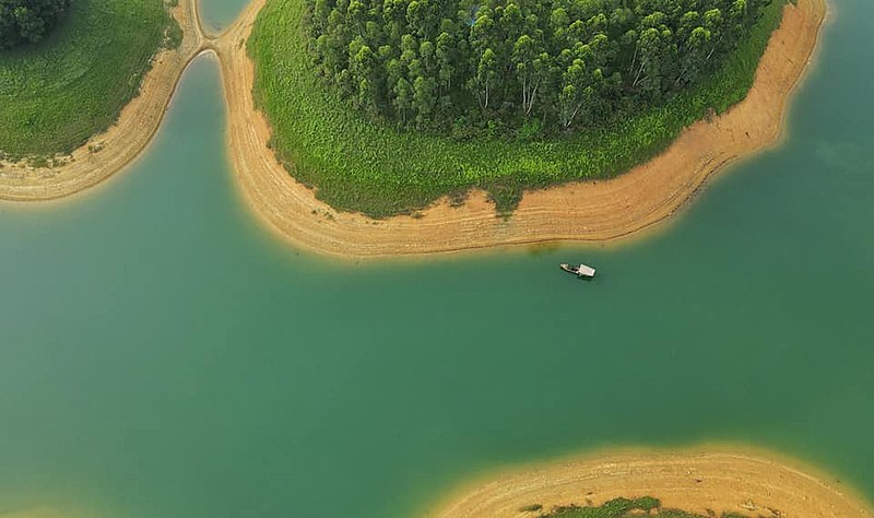 File:Thác Bà lake - 2.jpg